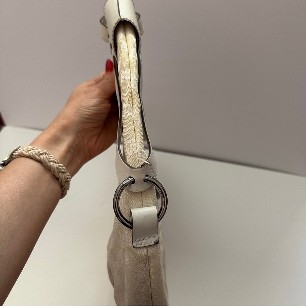 Gucci GG Canvas Cream Hobo Bag with Monogram Print and Leather Trim - Picture 4 of 12